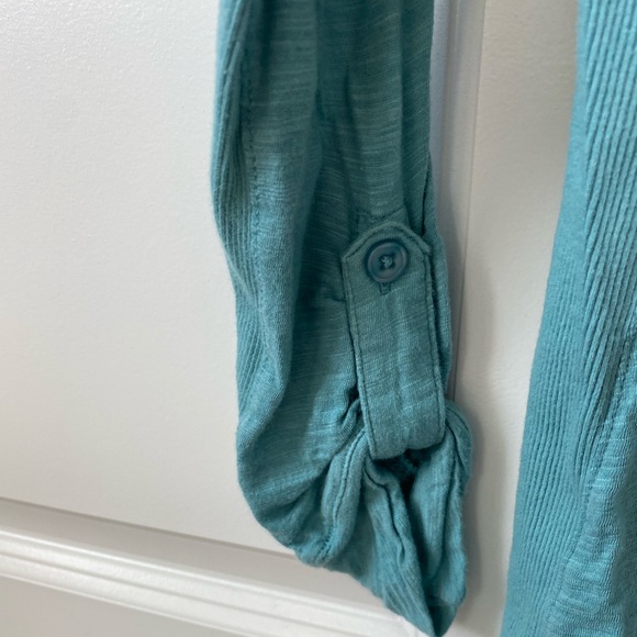 Women’s blue button down - Picture 3 of 4